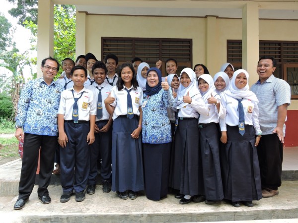 School Principal Nurwahidah alongside her students at SMP 41 Semarang
