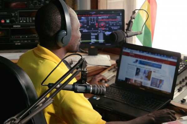 Joe is one of the presenters at the local radio station Ada, which helps enhance the communication exchange between the District Assembly and Ada’s inhabitants. People can phone in to get answers from their local government. Topics of discussion differ from sanitation to education and potable drinking water.